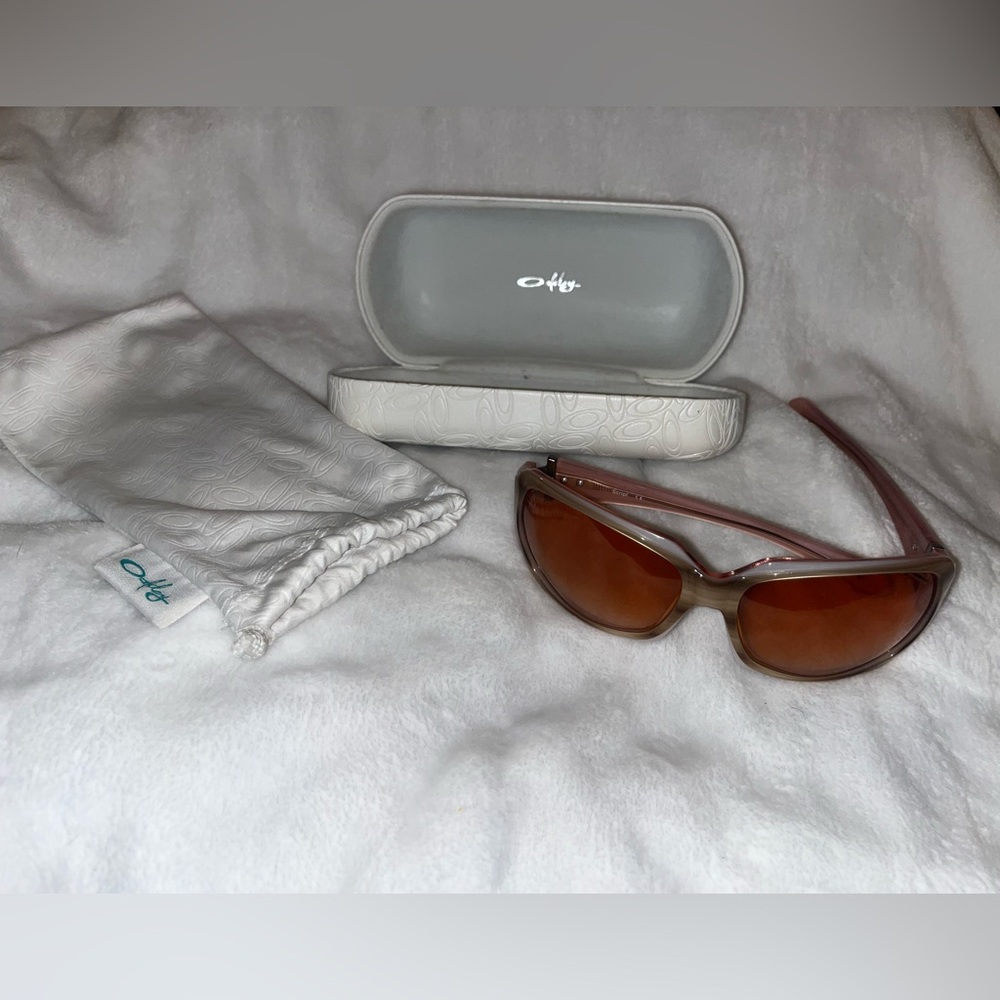 Oakley Women’s Sunglasses, NEVER WORN - Picture 2 of 12